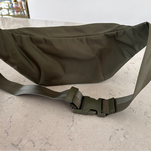 Tory Burch Green Crossbody Bag with Gold Accents - Picture 2 of 5